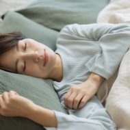 蒸し暑い夜には冷感寝具！快適に眠るための秘訣をお教えします